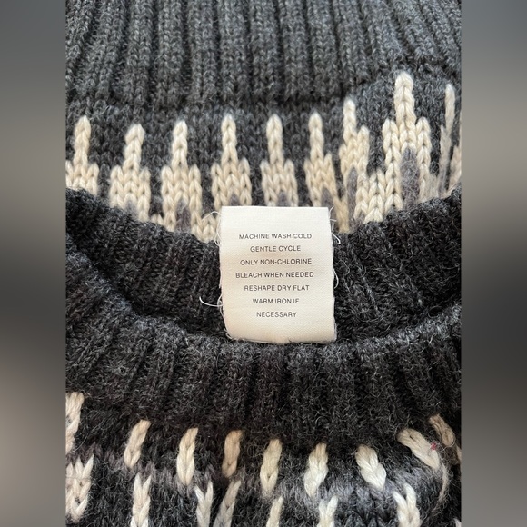 Old Navy Men’s Nordic Sweater - Picture 9 of 9